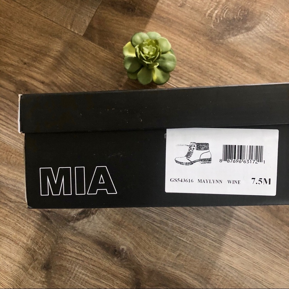 sz6.5,7 MIA Maylynn Maroon Shearling Boots - Picture 7 of 8